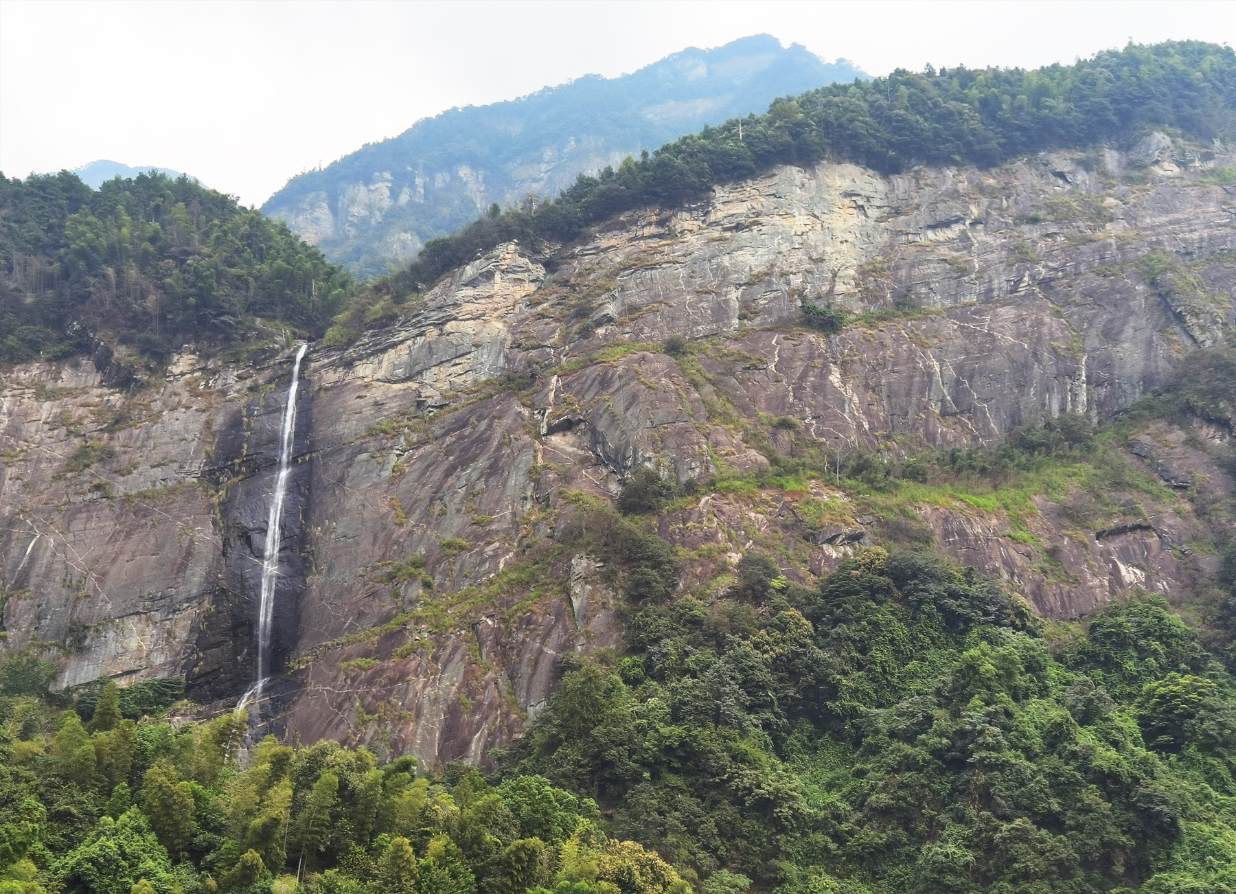 遠(yuǎn)望廬山